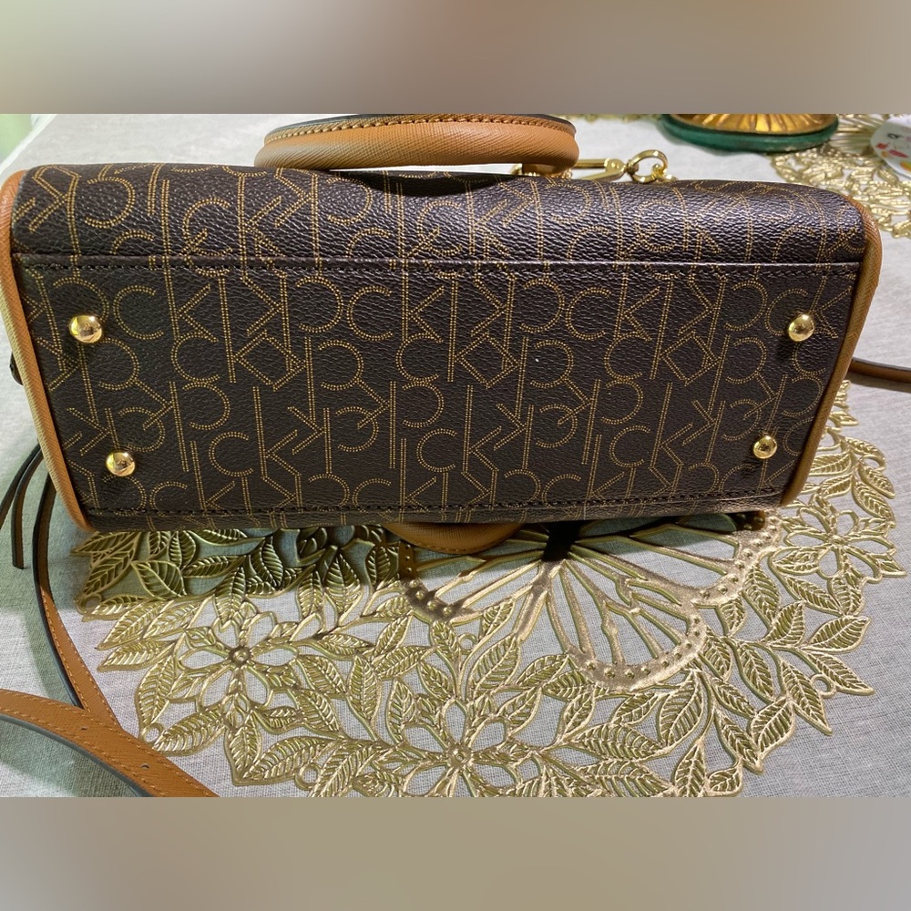 ❤️🥰❤️Calvin Klein Brown & Gold Monogram Shoulder Crossbody Purse W/ CK Charms - Picture 10 of 14